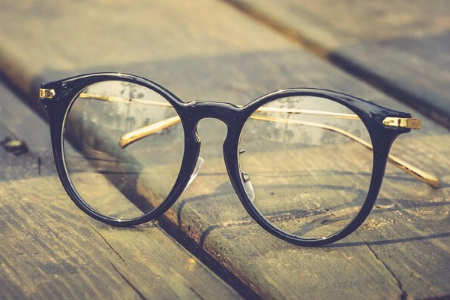 明月鏡片和依視路哪個好呢? 明月鏡片和依視路哪個好呢?